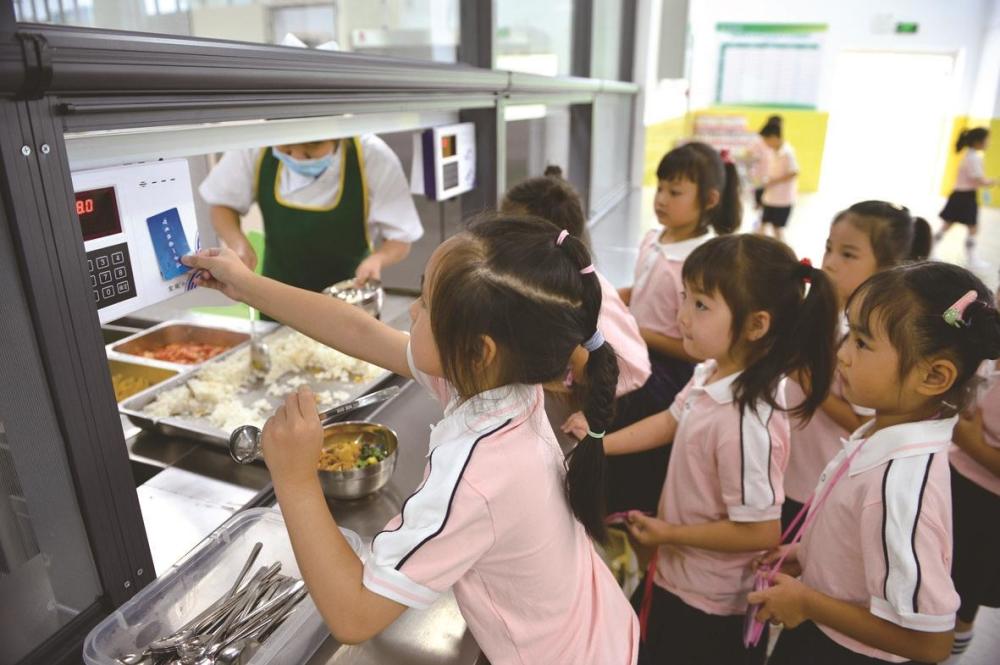 “中央廚房＋微廚房”，湖北這地區(qū)中小學的營養(yǎng)午餐，值得全國推廣！